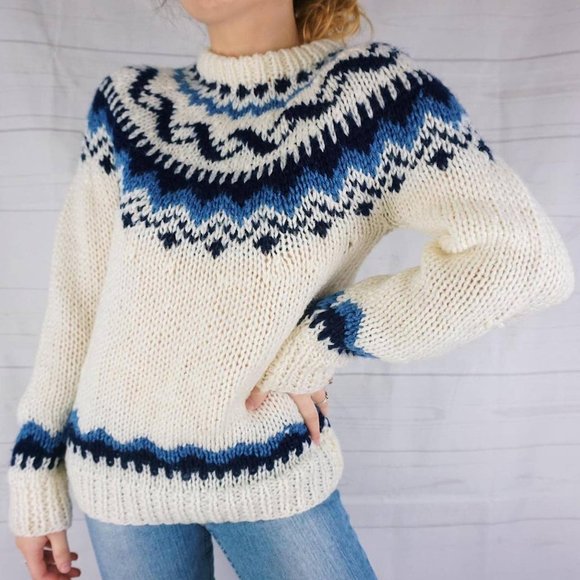 🍓VINTAGE WHITE CHUNKY KNIT SWEATER WITH BLUE ISLE PATTERN🍓 - Picture 2 of 4